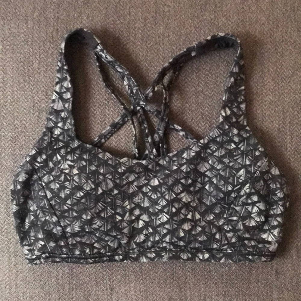 Lululemon sports bra size 4